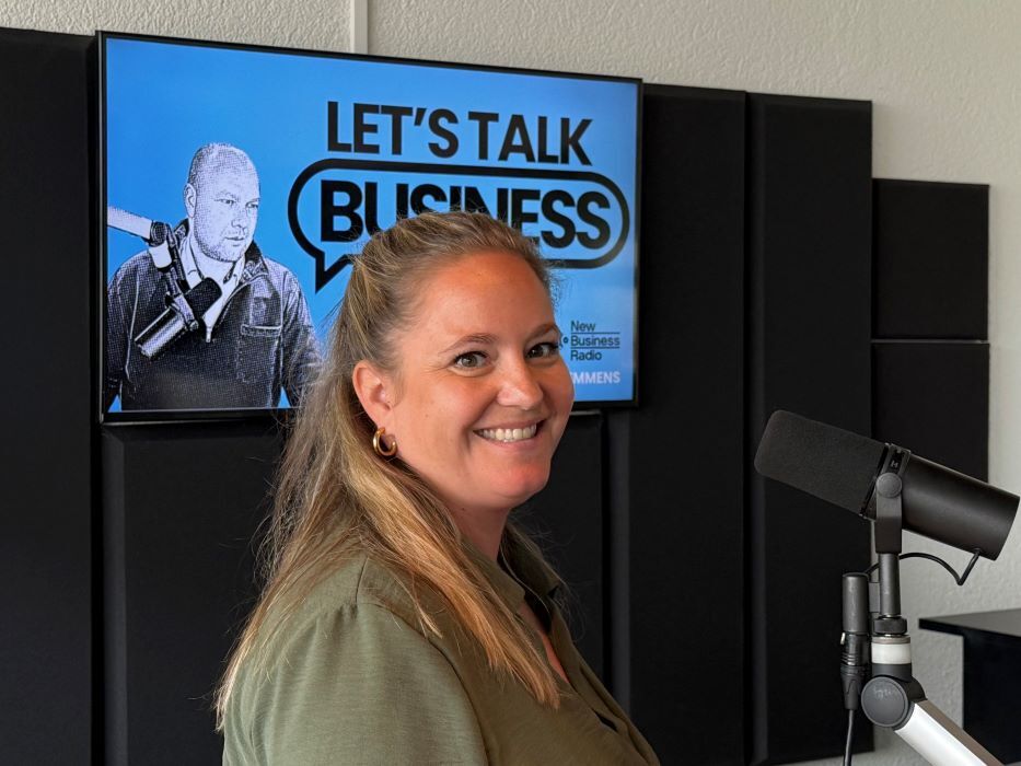 Sonja bij radio klein